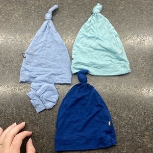 Kyte knotted hats and scratch mitten bundle